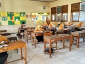 Selama bulan Ramadhan pada masa Pandemi ini, siswa SMPN 15 Purworejo wajib membaca Al Qur'an, 30 menit sebelum kegiatan belajar mengajar (KBM) dimulai - foto: Sujono/Koranjuri.com