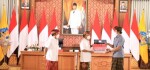 Gubernur Serahkan Bantuan Produktif kepada Pelaku Usaha Mikro di Bali