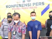 Satreskrim Polres Purworejo berhasil membekuk ADW (23), warga Ngentak, Seren, Gebang, penjahat cabul yang suka meremas payudara korbannya - foto: Sujono/Koranjuri.com