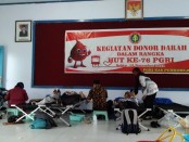 Suasana kegiatan bakti sosial donor darah, Sabtu (13/11/2021) di gedung PGRI, dalam rangka memeriahkan HUT PGRI ke 76 - foto: Sujono/Koranjuri.com