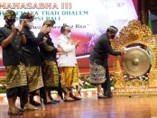 Wagub Bali Tjokorda Oka Artha Ardhana Sukawati membuka Mahasabha III Kertha Semaya Trah Dhalem Provinsi Bali di Gedung Ksirarnawa Taman Budaya Bali, Denpasar, Sabtu, 13 November 2021 - foto: Istimewa