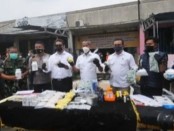 Polisi mengungkap pabrik yang memproduksi obat keras ilegal di sebuah ruko, Kelurahan Cikaret, Kecamatan Cibinong, Kabupaten Bogor, Jawa Barat (26/1/2022) - foto: Istimewa