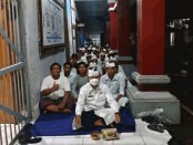 Petugas Lapas dan narapidana beragama Hindu di Bali melakukan persembahyangan Siwaratri, Sabtu (1/1/2022) - foto: Istimewa