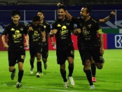 Persebaya sukses menaklukkan Bali United di Stadion Ngurah Rai, Rabu (5/1/2022) - foto: Yan Daulaka