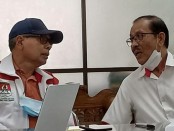 Ketua KONI Badung I Made Nariana berdiskusi dengan Ketua Umum KONI Bali terpilih IGN Oka  Darmawan - foto: Yan Daulaka