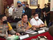 Polres Metro Jakarta Selatan memberikan keterangan terkait kasus pengeroyokan di sebuah cafe di Jalan Senopati, Jakarta Selatan - foto: Istimewa