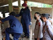 Antisipasi PMK, Polsek jajaran Polres Purworejo gencarkan kontrol hewan ternak dengan melakukan pemantauan ke sejumlah peternak maupun pasar hewan di seluruh wilayah Kabupaten Purworejo - foto: Sujono/Koranjuri.com