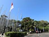Pengibaran bendera Indonesia dan bendera PBB mengawali pelaksanaan pertemuan internasional Global Platform for Disaster Risk Reduction (GPDRR) ke-7 di tahun 2022 di Nusa Dua, Bali, 23-28 Mei 2022 - foto: Istimewa