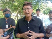 Warga Desa Adat Intaran, Sanur menggeruduk kantor DPRD Bali terkait penolakan terhadap lokasi LNG yang dinilai sangat dekat dengan wilayah desa adat - foto: Istimewa