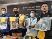 Polda Metro Jaya tangkap pelaku pembobolan rekening bank - foto: Bob/Koranjuri.com