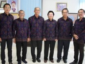 Pengurus Yayasan WDS Denpasar bersama Rektor ITB STIKOM Bali Dr. Dadang Hermawan (paling kanan) - foto: Istimewa