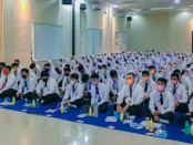 Mahasiswa baru D3 Akper Pemkab Purworejo saat mengikuti PKKMB (Pengenalan Kehidupan Kampus Mahasiswa Baru) yang dilaksanakan selama tiga hari, dari Senin (12/09/2022) hingga Rabu (14/09/2022) - foto: Sujono/Koranjuri.com