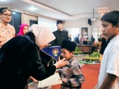 Santunan kepada anak yatim, mewarnai peringatan HUT DPRD Kabupaten Purworejo ke 74, Kamis (27/10/2022) - foto: Sujono/Koranjuri.com