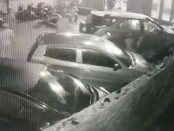 Video CCTV yang menunjukkan korban dianiaya salah satu pengunjung cafe, Sabtu (26/11/2022) dini hari - foto: Sujono/Koranjuri.com
