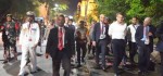Usai Ikuti Jamuan Makan Malam, Presiden Macron Jalan Kaki 2 Km Sapa Warga Bali