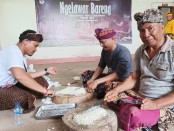 Komisi Pemilihan Umum (KPU) Provinsi Bali menggelar Ngelawar Bareng Menyambut Pemilu Serentak 2024 - foto: Koranjuri.com