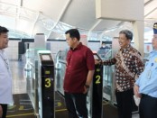 Direktur Jenderal Imigrasi Silmy Karim meninjau pelayanan keimigrasian di Bali - foto: Istimewa
