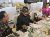Wakil Gubernur Bali Tjokorda Oka Artha Ardhana Sukawati bertemu dengan Bupati Kabupaten Berau, Kalimantan Timur Hj. Sri Juniarsih Mas dalam rangka pengembangan destinasi wisata - foto: Istimewa