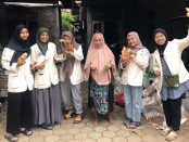 Mahasiswa KKN UMPurworejo saat melakukan visit ke pelaku UMKM di Desa Bedono Kluwung, Kemiri, Kamis (26/01/2023) - foto: Koranjuri.com