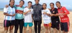 Dirtek PSSI Indra Sjafri Monitor Latihan Timnas Beach Soccer Putra dan Tim Putri Flobamora Dewata