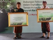 Pemprov Bali menerima dukungan digital ekosistem Taman Hutan Raya Ngurah Rai Bali dari PT Telkomsel - foto: Istimewa