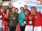 Gubernur Bali Wayan Koster bersama Ketua TP PKK Provinsi Bali Putri Suastini Koster menghadiri kegiatan senam Nangun Sat Kerthi Loka Bali - foto: Istimewa