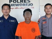 TM (60) warga Desa Kerep, Kecamatan Kemiri, Kabupaten Purworejo, tersangka penganiayaan terhadap adik ipar, kini ditahan di Mapolres Purworejo - foto: Koranjuri.com