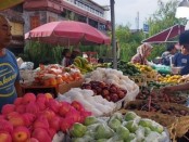 Ketersediaan kebutuhan bahan pokok menjelang Hari Raya di Pasar Badung, Denpasar - foto: Koranjuri.com