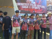 Pemberian hadiah bagi para pemenang turnamen offline Mobile Legends di Kabupaten Purworejo, Sabtu (13/05/2023), yang diinisiasi Sahabat Ganjar - foto: Koranjuri.com