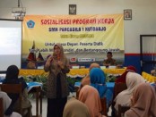 Kepala SMK Pansa Kutoarjo, Septi Endah Parwati, M.Pd., saat menyampaikan sosialisasi program kerja sekolah - foto: Koranjuri.com